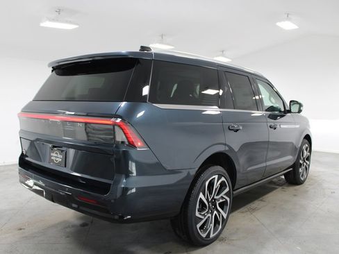 New 2026 Lincoln Navigator Reserve image 8