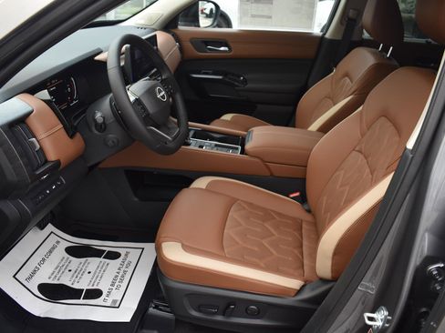 New 2026 Nissan Pathfinder Platinum w/ Cargo Package FWD image 26