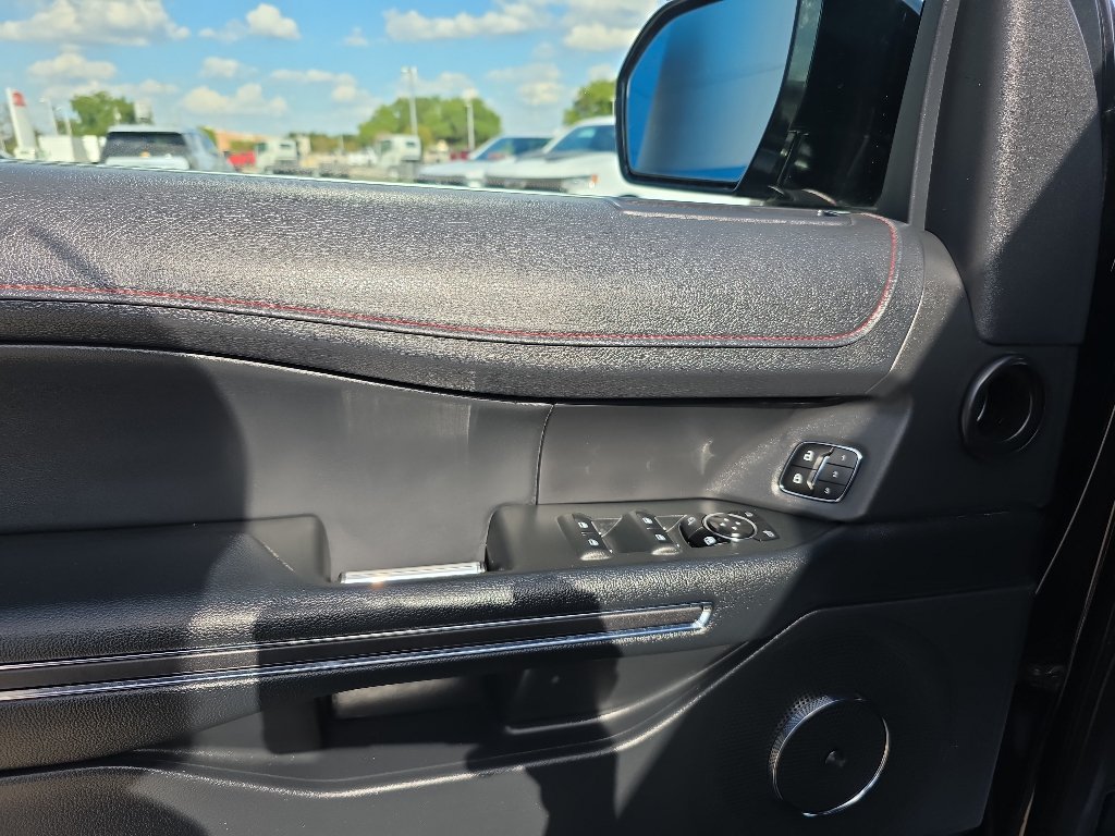 Used 2023 Ford Expedition Limited AWD/4WD image 14
