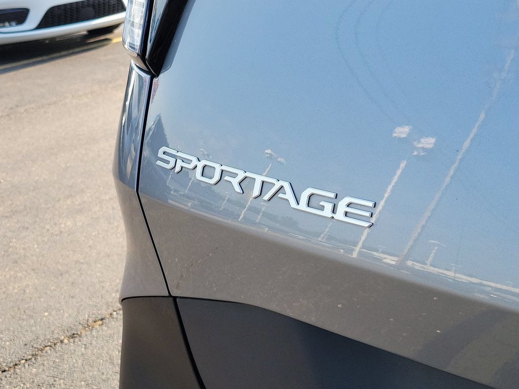 Used 2024 Kia Sportage LX AWD/4WD image 9