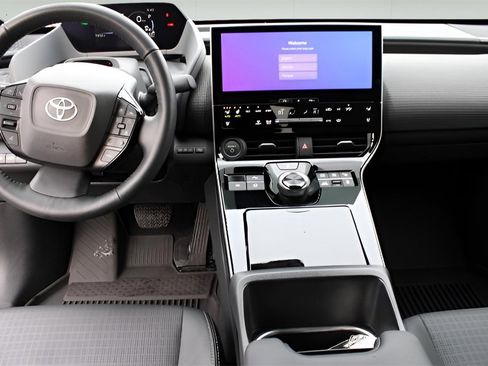 Used 2025 Toyota bZ4X AWD image 9