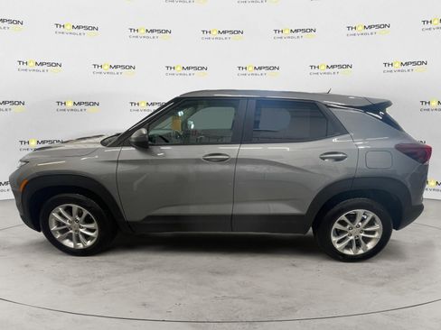Used 2025 Chevrolet TrailBlazer LS FWD image 2