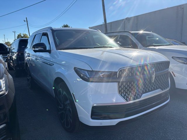 New 2026 Lincoln Navigator Reserve AWD/4WD image 3