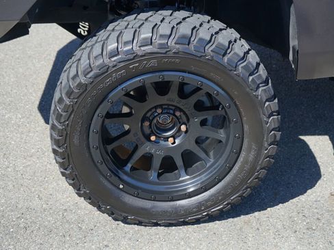 Used 2018 Chevrolet Suburban Premier image 9