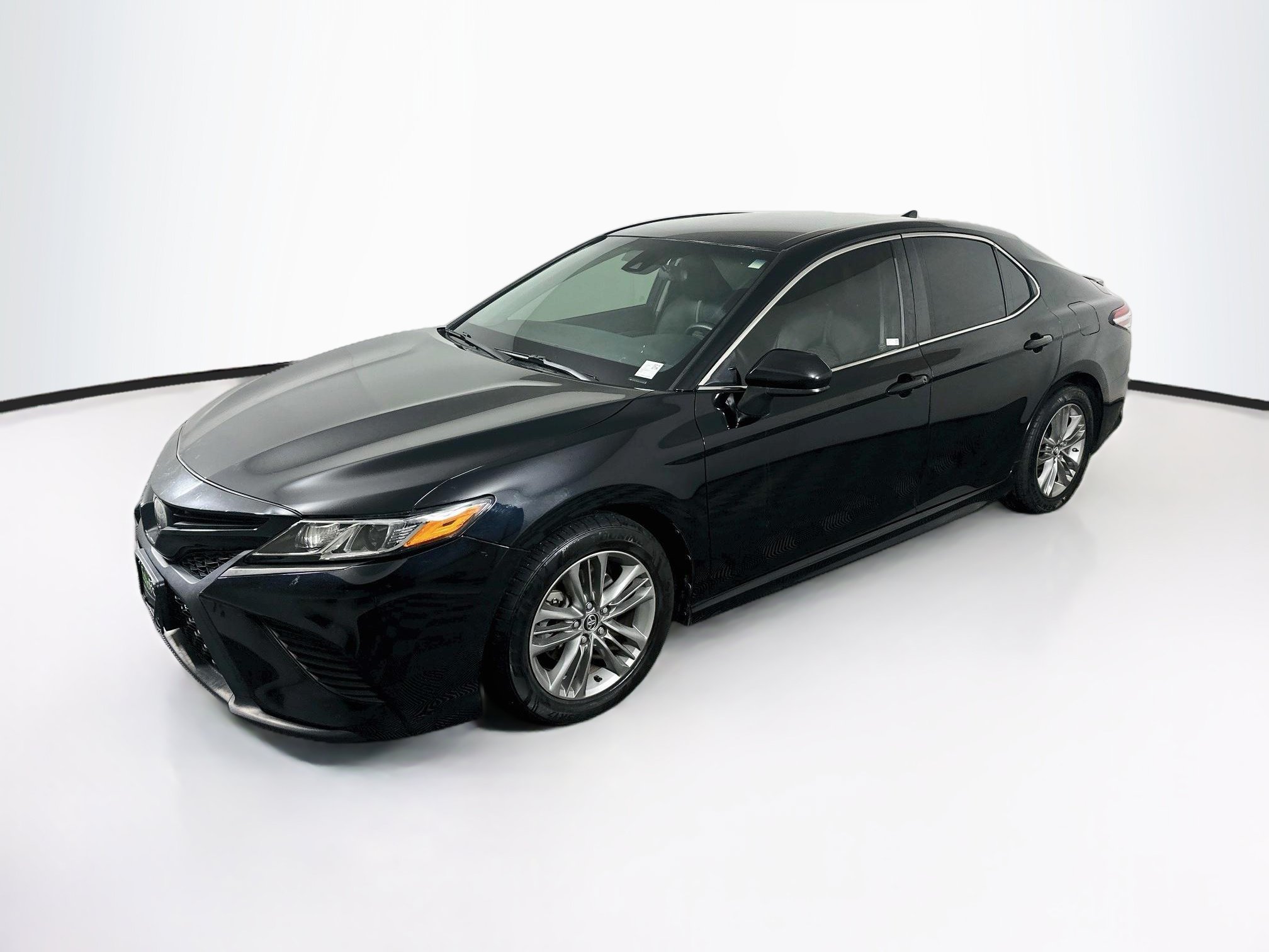 Used 2020 Toyota Camry SE w/ Carpet Mat Package FWD image 3
