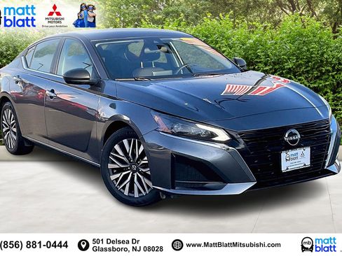 Used 2024 Nissan Altima 2.5 SV image 2