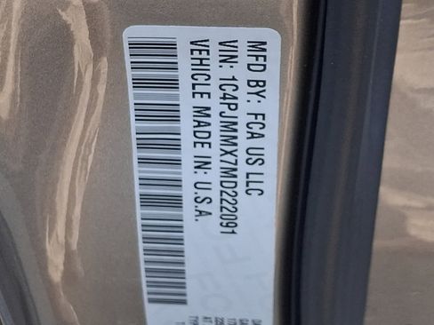 Certified 2021 Jeep Cherokee Latitude Lux w/ Sun & Sound Group image 27