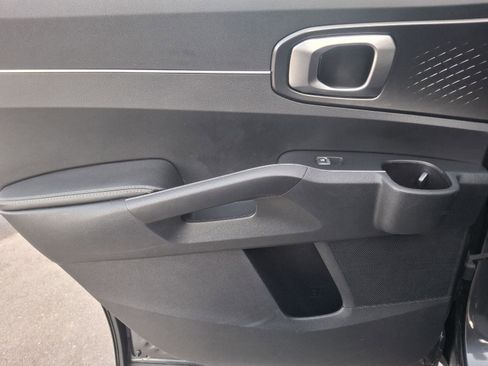 Used 2022 Kia Sorento LX image 14