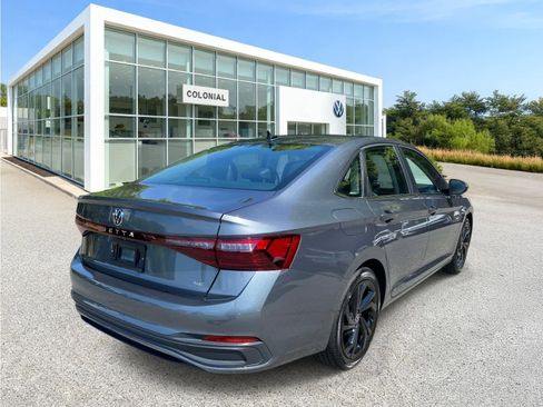 Certified 2026 Volkswagen Jetta SE w/ Black Wheel Package FWD image 5