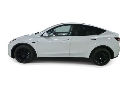Certified 2022 Tesla Model Y Long Range AWD/4WD image 3