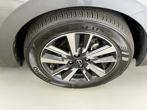Used 2025 Nissan Versa SV FWD image 11