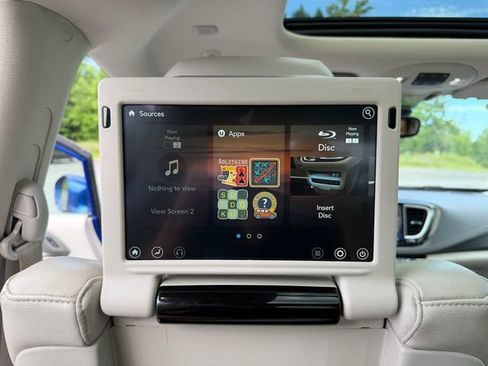 Used 2021 Chrysler Pacifica Touring-L w/ Uconnect Theater Family Group AWD/4WD image 24