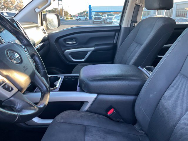 Used 2021 Nissan Titan SV w/ SV Convenience Package RWD image 9