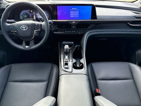 Used 2026 Toyota Crown Platinum image 11