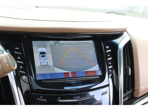 Used 2018 Cadillac Escalade Platinum AWD/4WD image 10