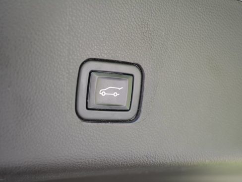 Used 2022 Chevrolet Traverse LT w/ LPO, Blackout Package AWD/4WD image 25