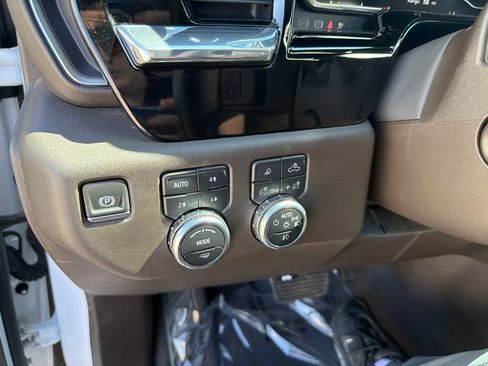 Used 2024 GMC Sierra 1500 SLT w/ SLT Premium Plus Package AWD/4WD image 19