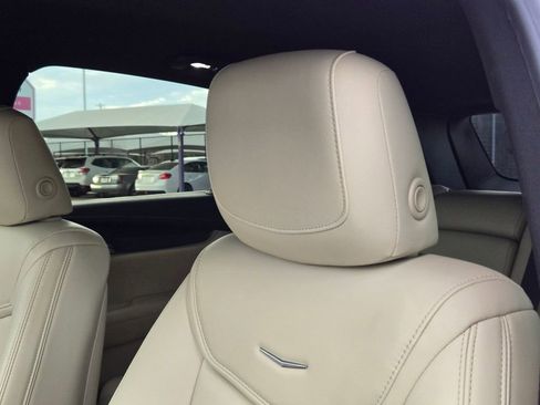 Used 2017 Cadillac XT5 FWD w/ LPO, Wheel Lock Package image 9