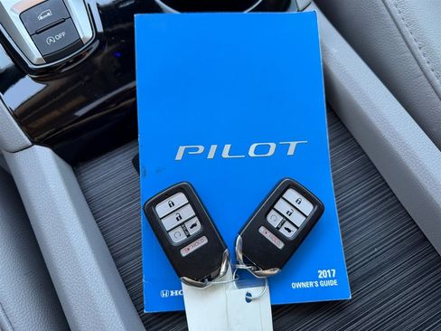 Used 2017 Honda Pilot Elite image 39
