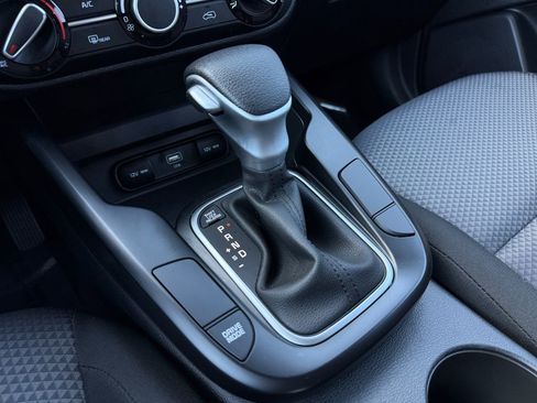 Used 2025 Kia Soul LX w/ LX Technology Package FWD image 26