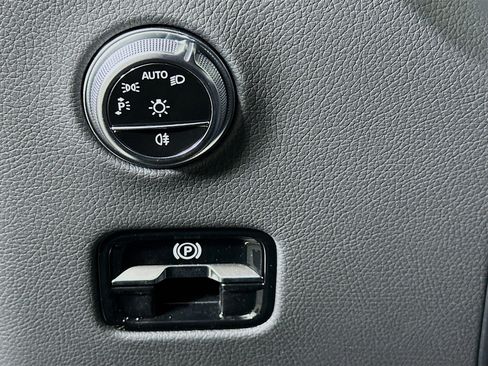 Used 2024 Mercedes-Benz GLC 300 image 17