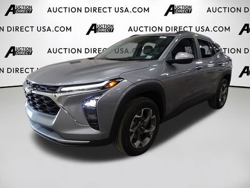 Used 2024 Chevrolet Trax LT FWD image 1