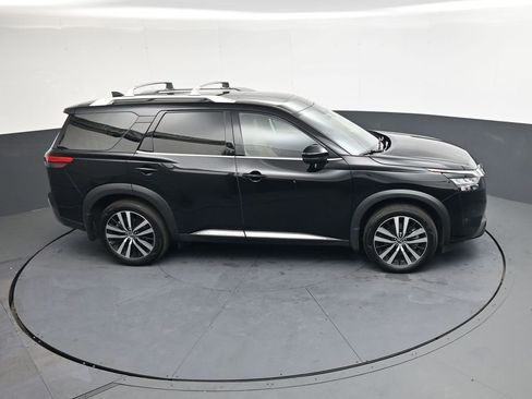 Used 2025 Nissan Pathfinder Platinum image 32