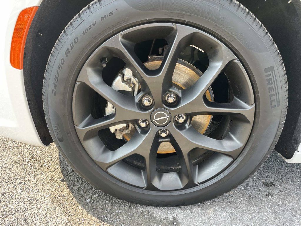 Used 2025 Chrysler Pacifica Limited FWD image 36