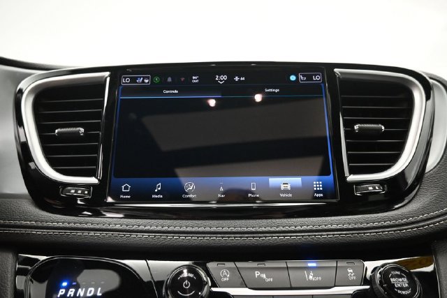 Used 2025 Chrysler Pacifica Limited FWD image 17