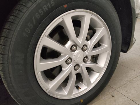 Used 2020 Chevrolet Sonic LT FWD image 31