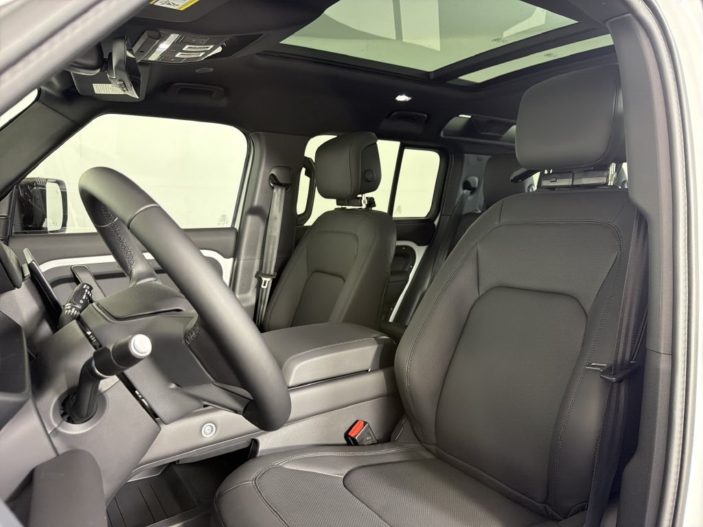 New 2026 Land Rover Defender 110 X-Dynamic SE AWD/4WD image 5