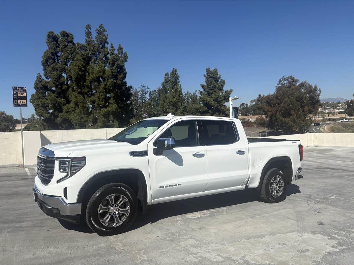 Used 2025 GMC Sierra 1500 SLT AWD/4WD image 8