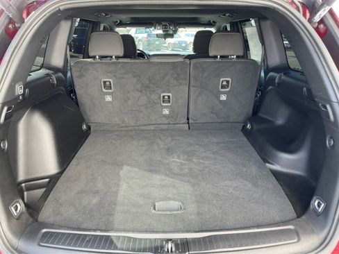 Used 2025 Jeep Grand Cherokee Laredo X w/ Luxury Tech Group I image 26