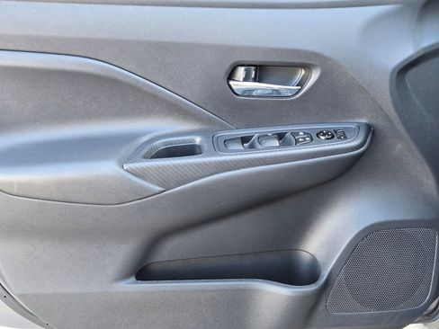 Used 2025 Nissan Versa SV image 11