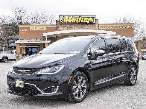 Used 2019 Chrysler Pacifica Limited image 9