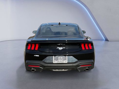 Used 2025 Ford Mustang Premium image 4