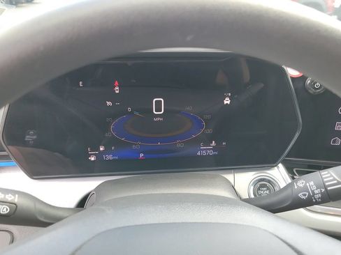 Used 2025 Chevrolet Trax LT FWD image 27