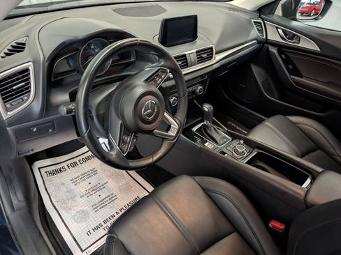 Used 2018 MAZDA MAZDA3 Touring FWD image 3