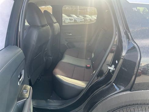 Certified 2025 Nissan Kicks SR image 25