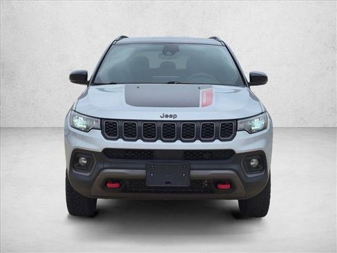 Used 2025 Jeep Compass Trailhawk AWD/4WD image 2