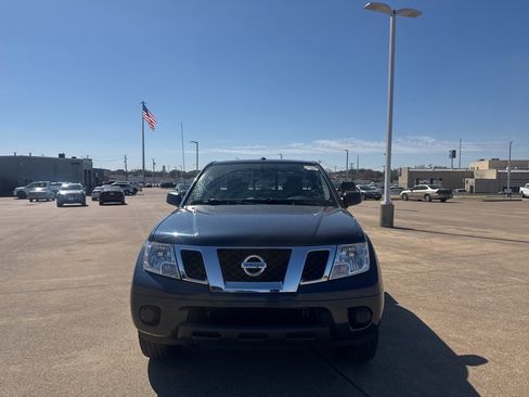 Used 2016 Nissan Frontier SV image 5