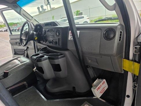 Used 2009 Ford E-350 and Econoline 350 Extended Super Duty RWD image 8