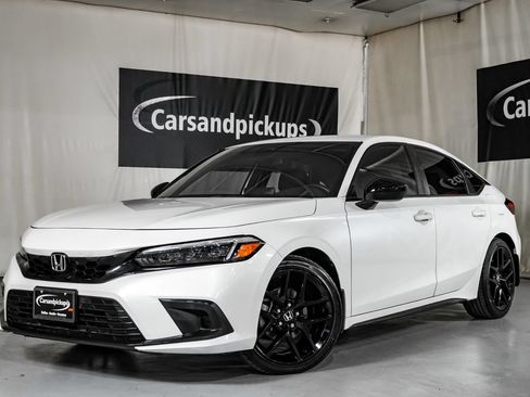 Used 2023 Honda Civic Sport image 4