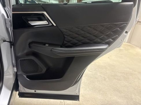 Used 2023 Mitsubishi Outlander SEL image 11