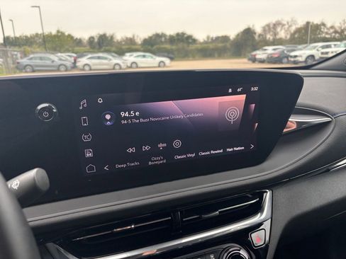 Used 2025 Buick Envista Sport Touring image 21