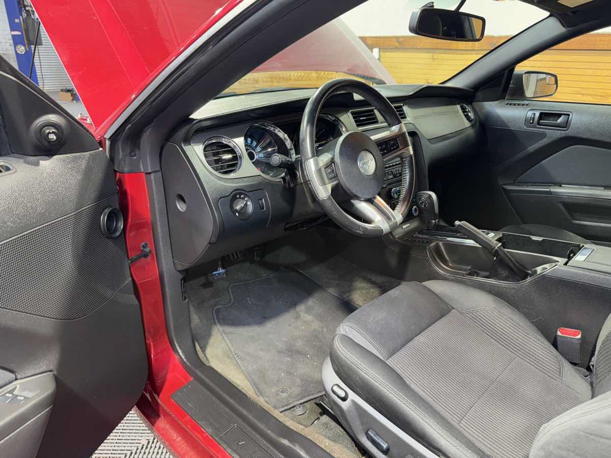Used 2013 Ford Mustang Coupe RWD image 13