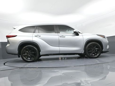 Certified 2023 Toyota Highlander LE image 38