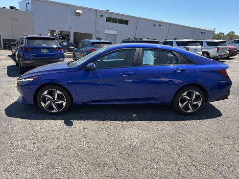Used 2023 Hyundai Elantra SEL w/ Convenience Package FWD image 4