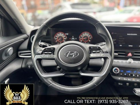 Used 2021 Hyundai Elantra Limited FWD image 17