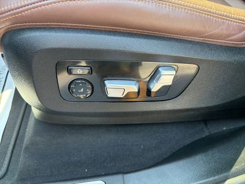 Used 2022 BMW X7 xDrive40i w/ Premium Package AWD/4WD image 21